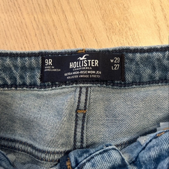 Hollister Ultra High Rise Mom Jeans - Picture 2 of 3